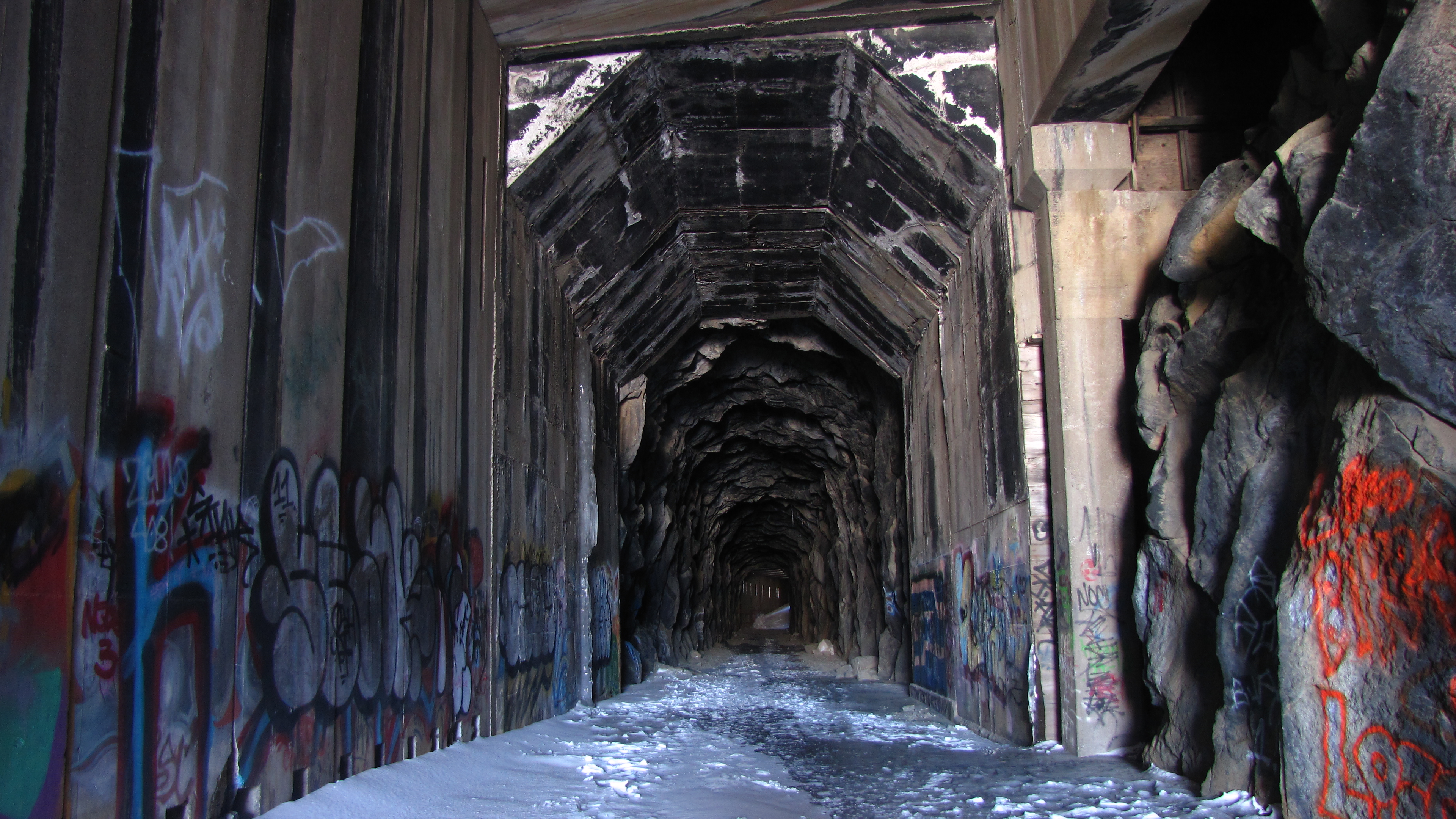 Photo of abandoned rail tunnel over Donner Pass